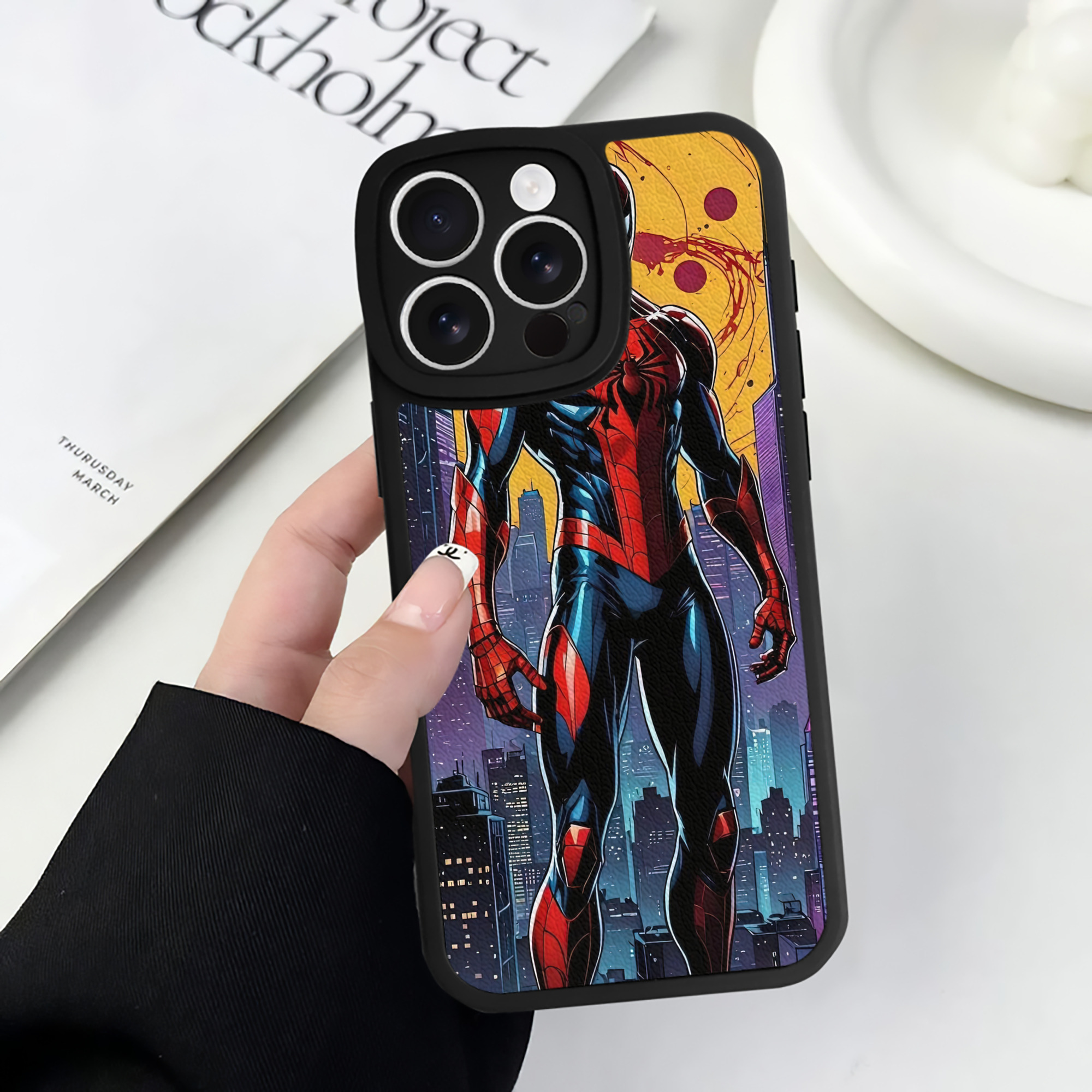 Spider Man スパイダーマン 【iPhone 16シリーズ対応】シリコンスマホケース（レザー調） 材質：シリコン
